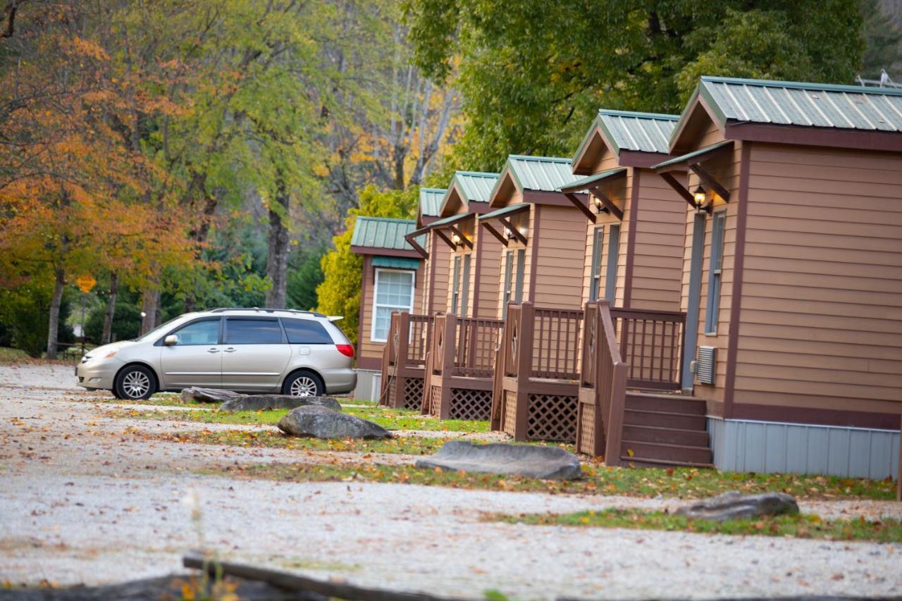 Whittier Qualla Cabins And Motel Cherokee Near Casino מראה חיצוני תמונה