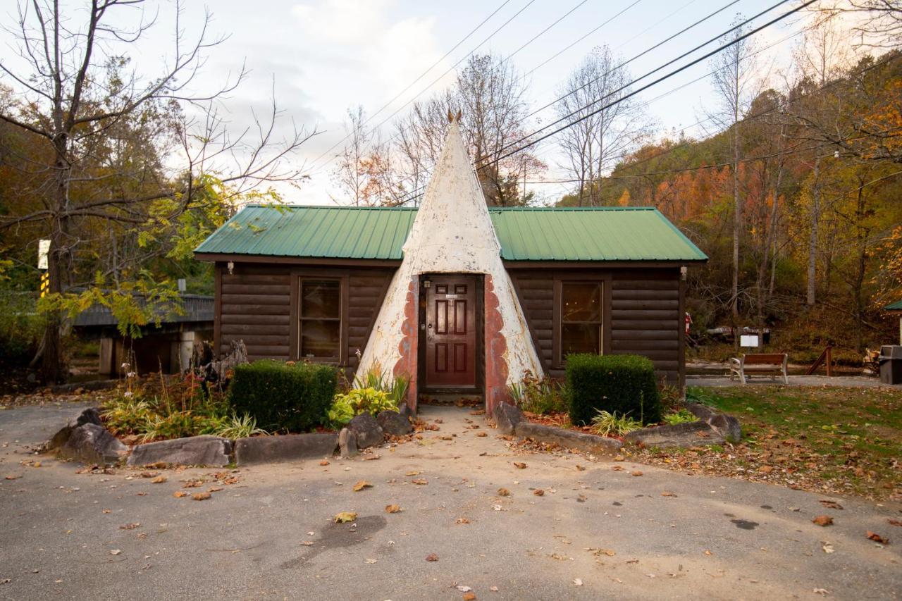 Whittier Qualla Cabins And Motel Cherokee Near Casino מראה חיצוני תמונה