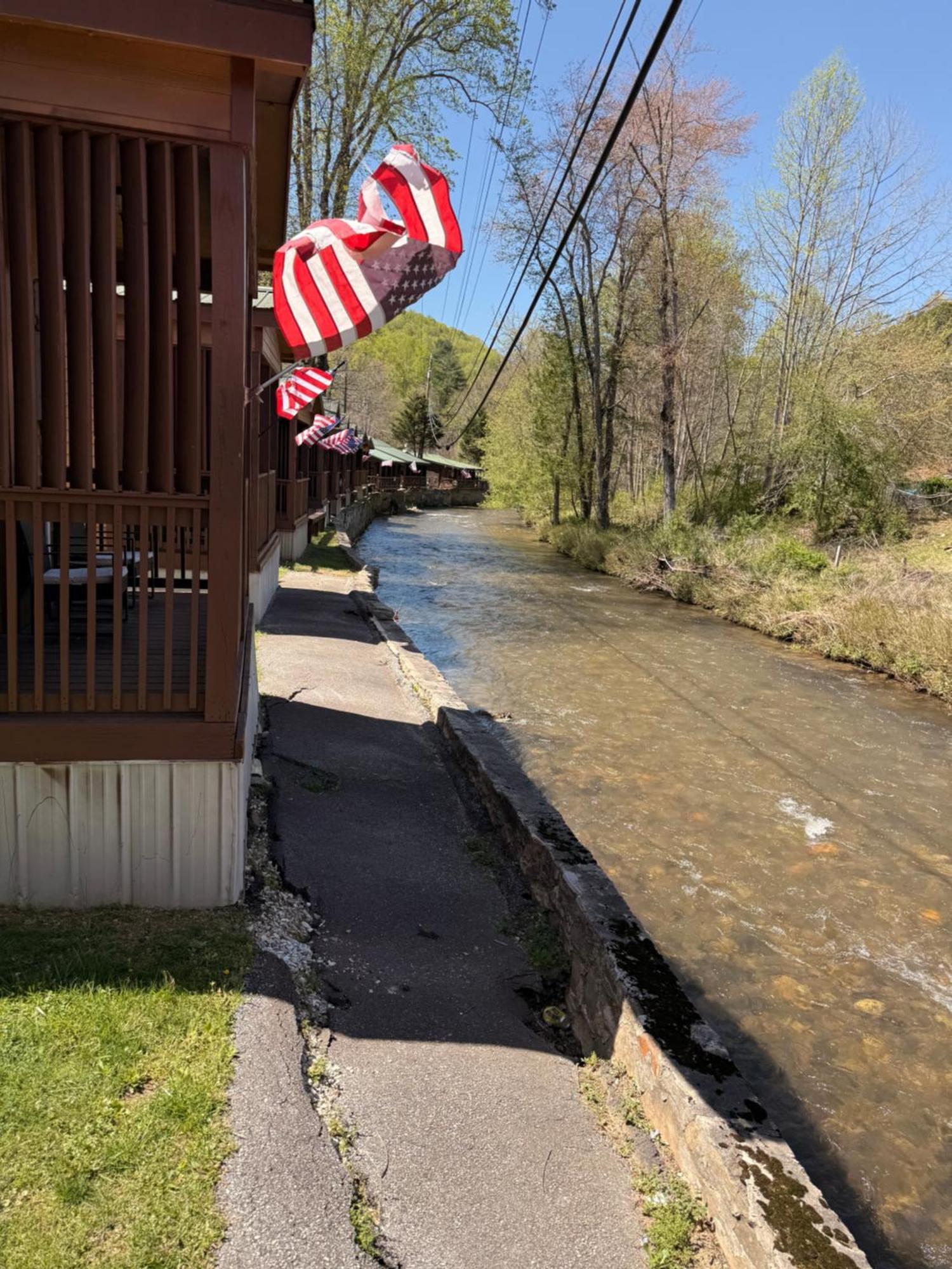 Whittier Qualla Cabins And Motel Cherokee Near Casino מראה חיצוני תמונה