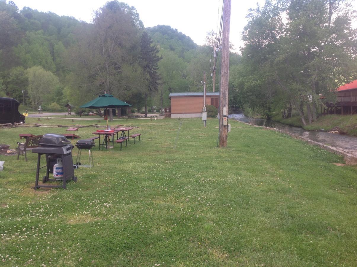 Whittier Qualla Cabins And Motel Cherokee Near Casino מראה חיצוני תמונה