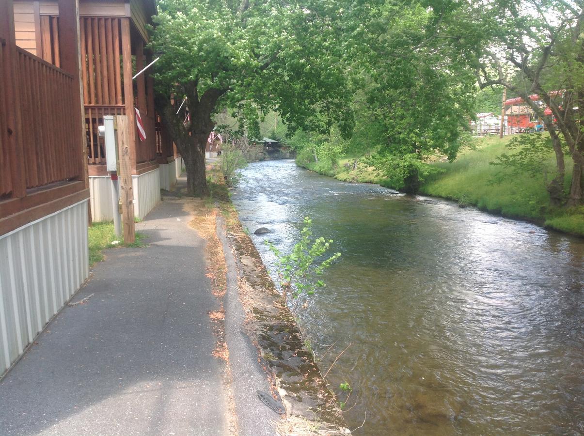 Whittier Qualla Cabins And Motel Cherokee Near Casino מראה חיצוני תמונה