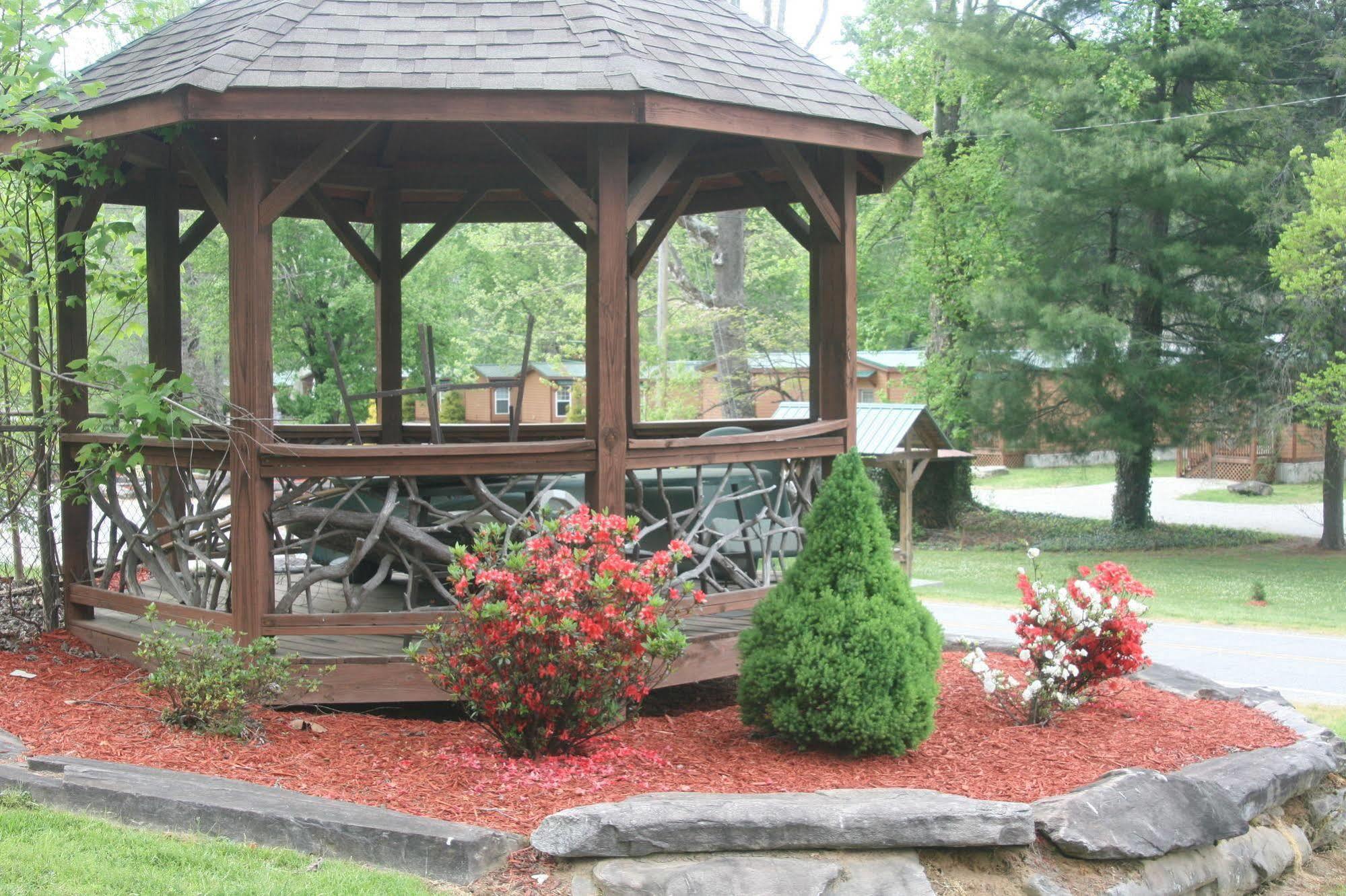 Whittier Qualla Cabins And Motel Cherokee Near Casino מראה חיצוני תמונה